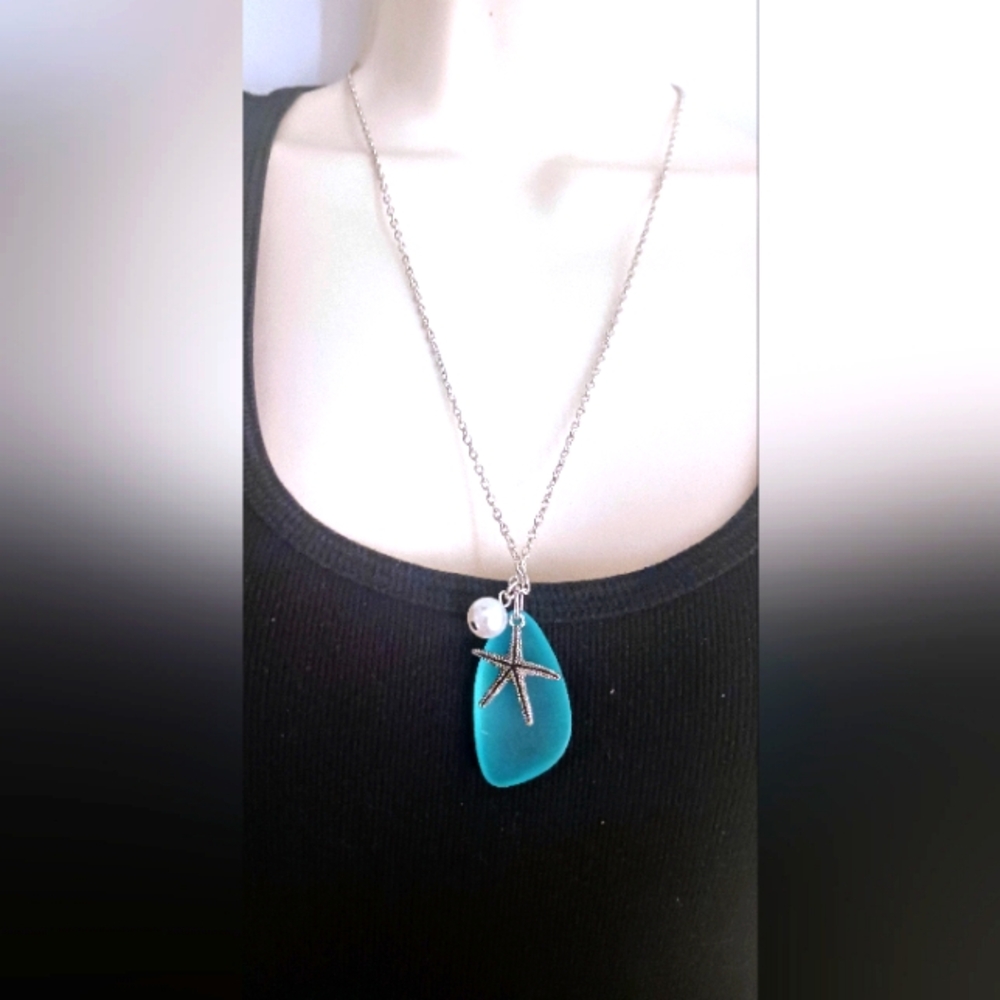 New Silver Starfish Pendant Necklace With Earrings. Beach Vibes